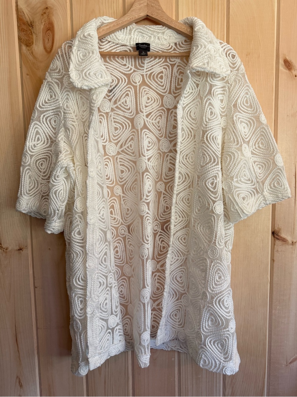 Chico’s Travelers Collection White Textured Open Front Top - Size 3